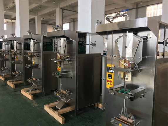 小型液體包裝機(jī)